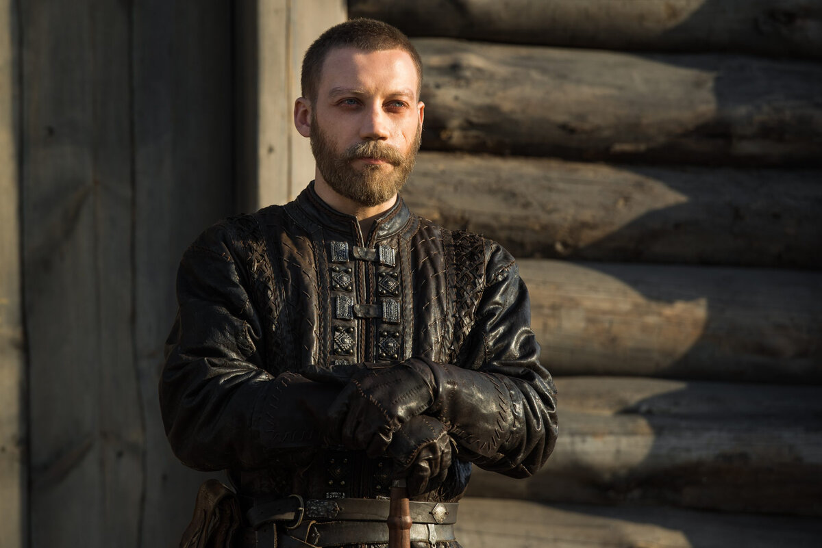 Князь Михаил (версия более взрослого, чем в начале фильма мне нравится гораздо больше)