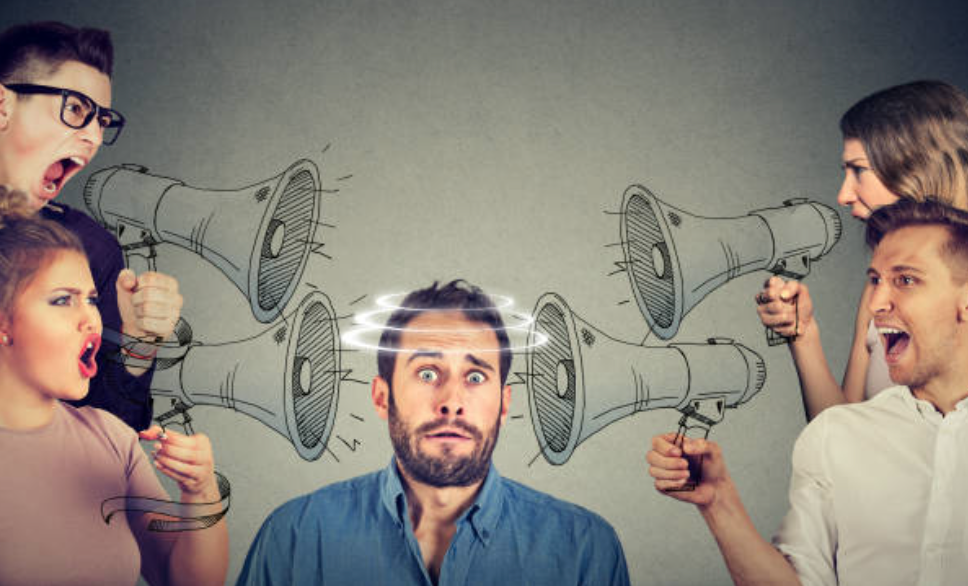 Знакомое чувство? Как только вам начинают что-то говорить, особенно в негативном ключе, то вы сразу же закрываетесь от неуверенности? Статья о том, как этого избежать.