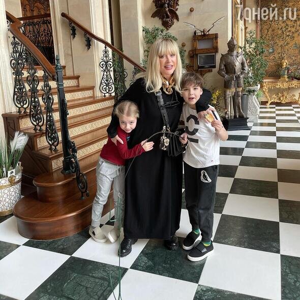    Алла Пугачева с детьми соцсети