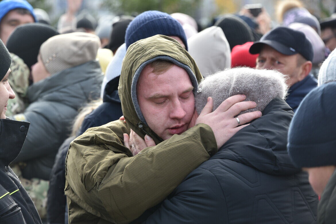 Не получится поставить нас на колени»: как города и села Татарстана  провожали воинов | Татар-информ | Дзен