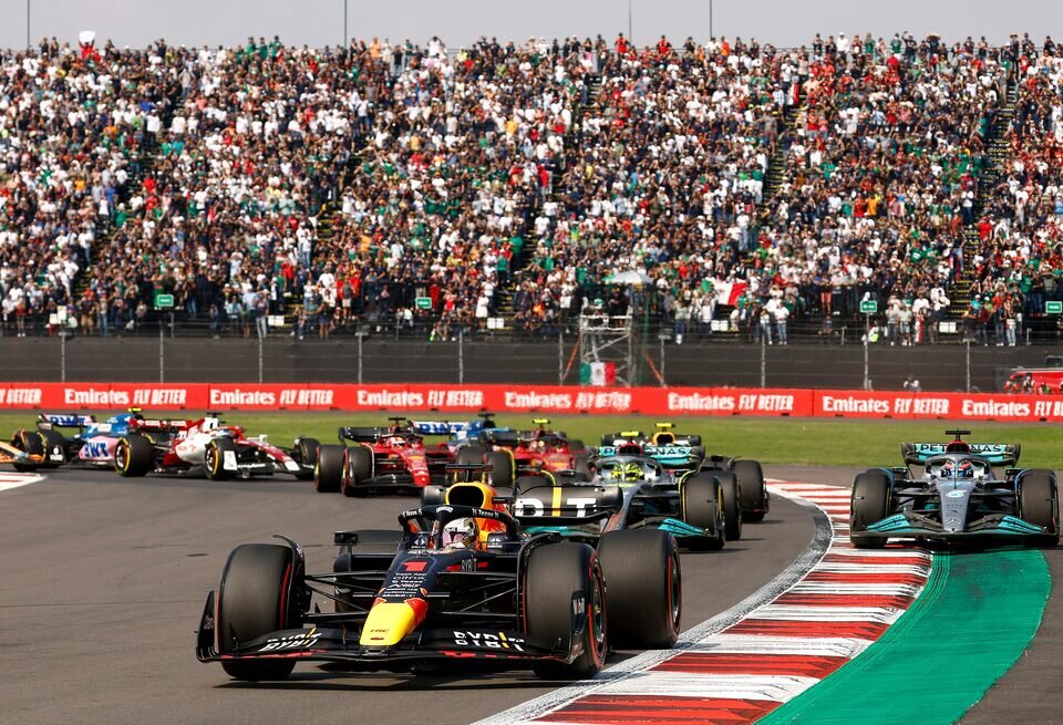    Жак Вильнёв: Штраф Red Bull надо было разделить между командамиGetty Images / Red Bull Content Pool