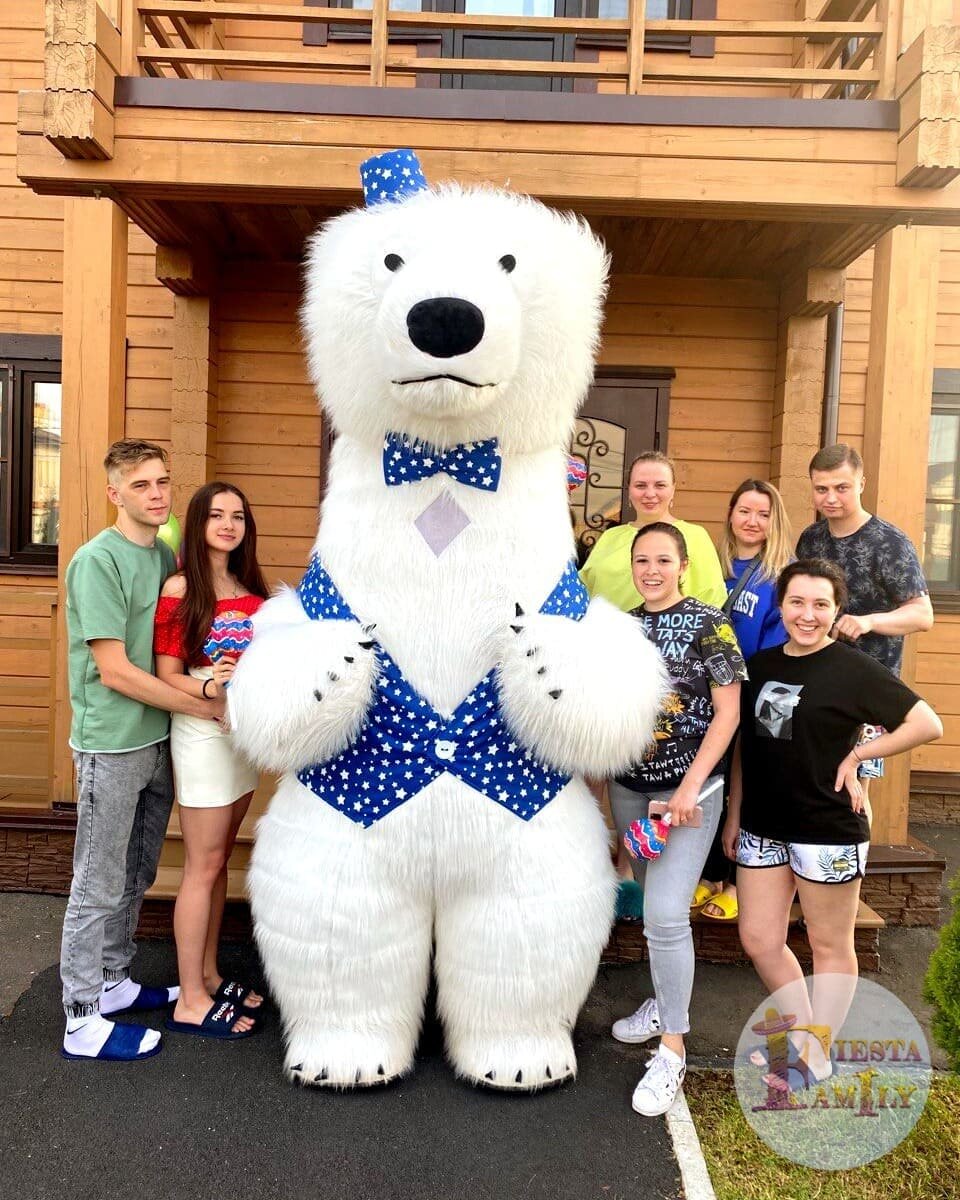 Огромный красивый танцующий ростовой белый мишка Умка поздравляет с днем рождения