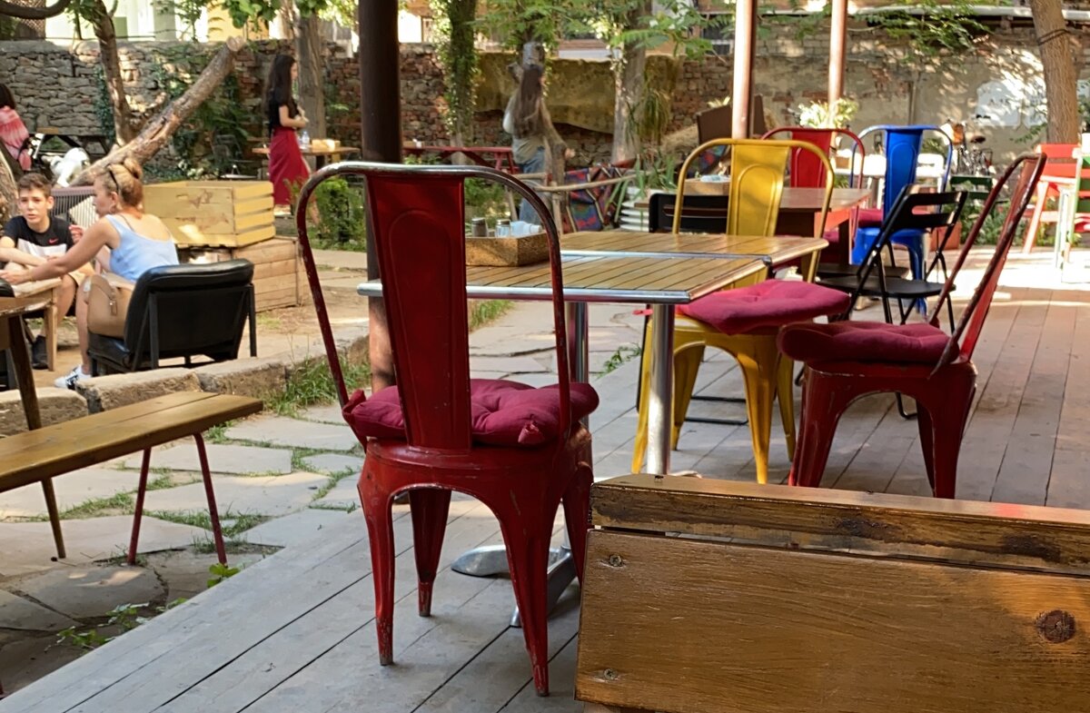 Кафе "Дом 15" в Махачкале, республика Дагестан.