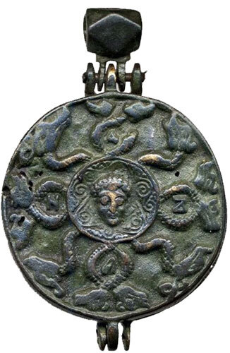 ЗМЕЕВИК ДВУСТВОРЧАТЫЙ XIII – начало XIV века. Новгородско-тверские земли. Медь, литье. Дар А.П. Бесова. Собрание Музея имени Андрея Рублева