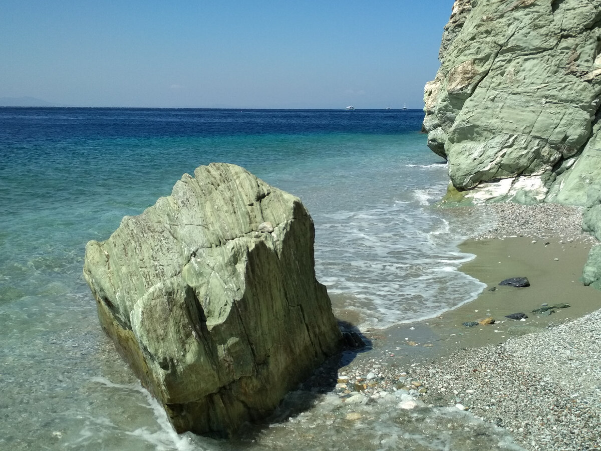 Αυτή τη φορά δεν θα γράψω πολλά, για να μην σας επιβάλλω τις εντυπώσεις μου.  Επειδή η ιστορία είναι στα όρια του μυστικισμού ή της προφητείας... Βγάλτε τα συμπεράσματά σας.  Έτσι – κατευθείαν στις φωτογραφίες.-27