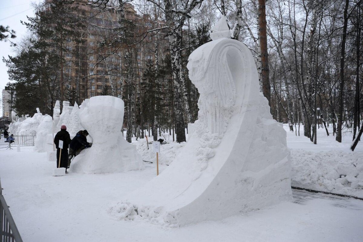 Снежные скульптуры новосибирска. Снежные скульптуры Новосибирск 2023. 23- Й фестиваль снежных скульптур Новосибирск. Новосибирск скульптуры из снега. Снежные фигуры Центральный парк Новосибирск.