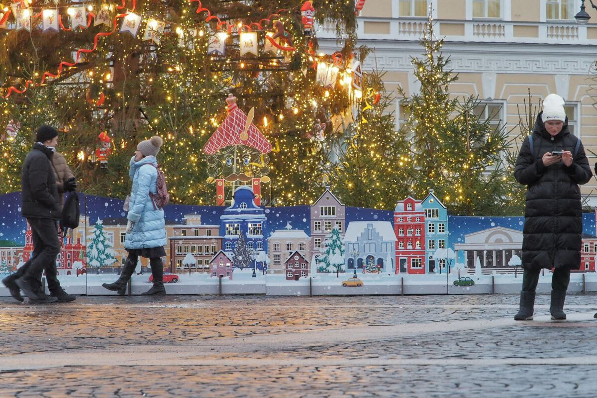 Снимать площадь. Городская елка Ангарск 2022. Новогодняя елка Ангарск. Символ побратимства Петербурга и Мариуполя.