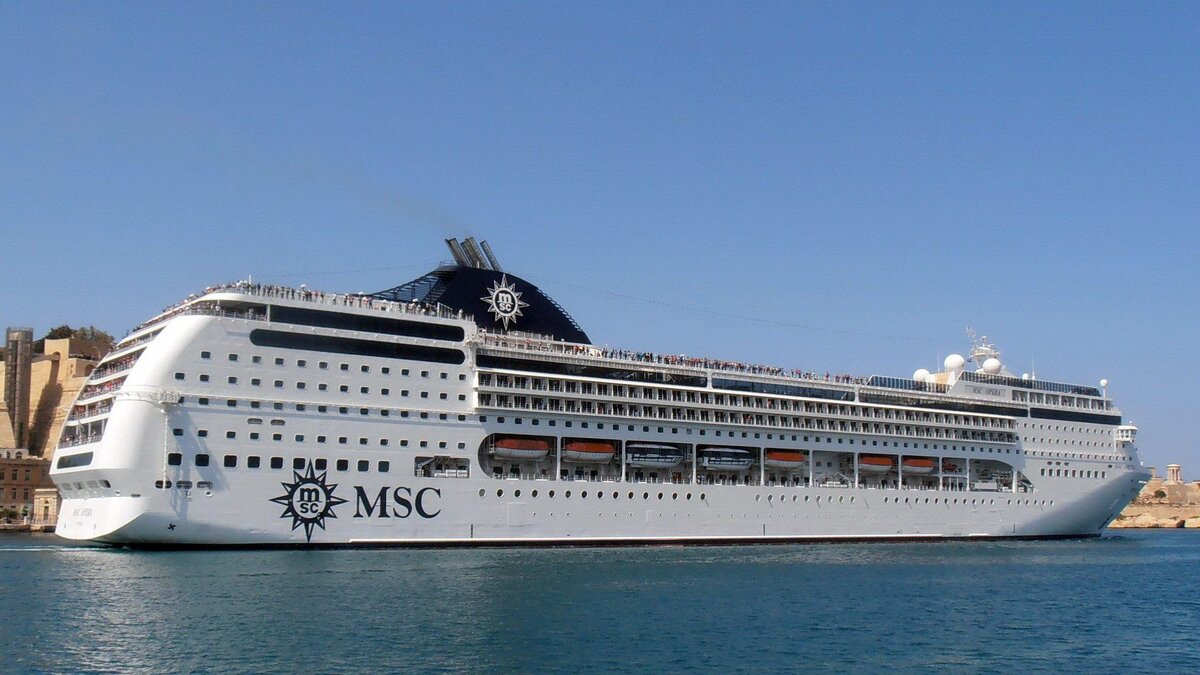 Круиз по персидскому заливу 2025. Лайнер дубай круиз. Лайнер дубай круиз. Круизный лайнер и титаник. Круиз по персидскому заливу.