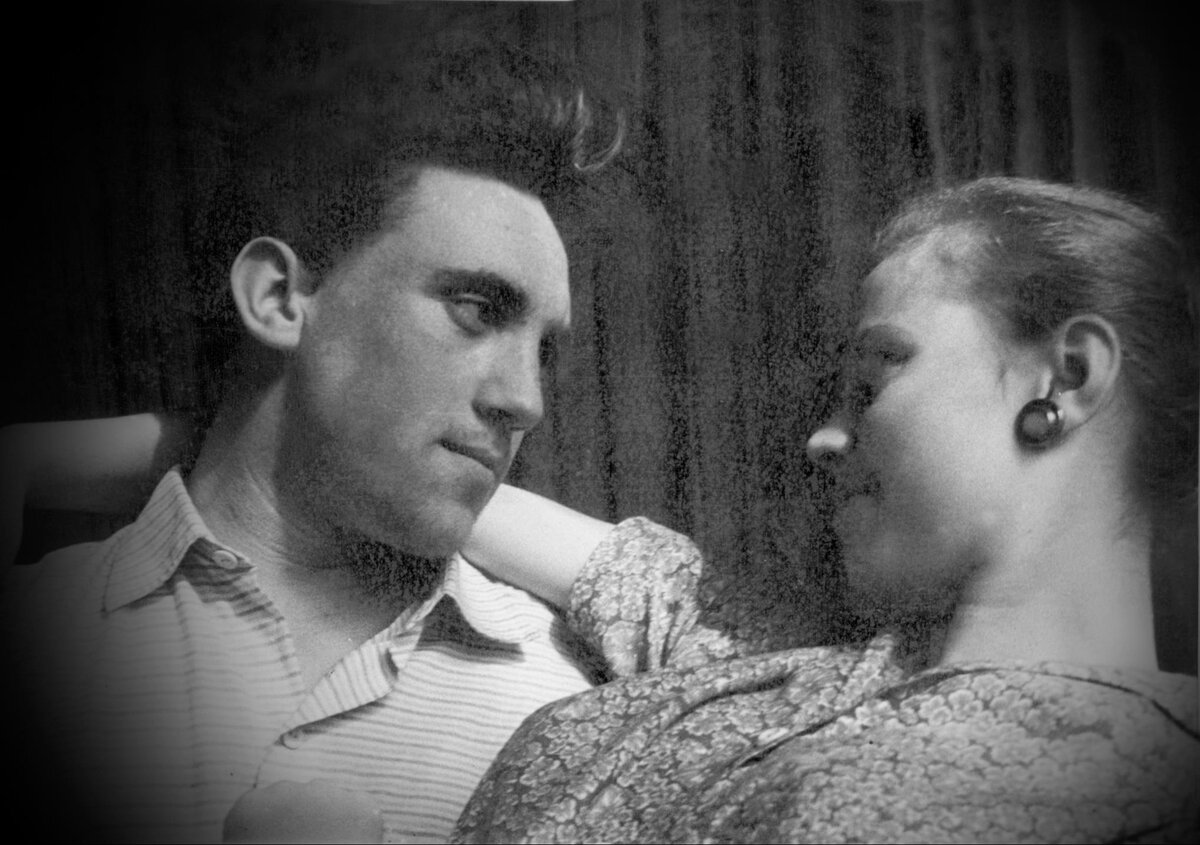 Это одно из немногих сохранившихся фото Владимира Высоцкого и Изольды Жуковой