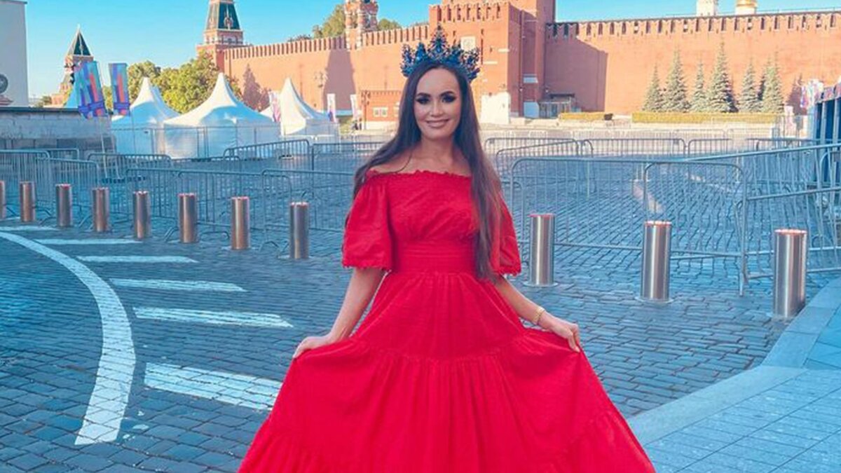    instagram*.com | @maxelen (Деятельность соцсети запрещена в России как экстремистская)