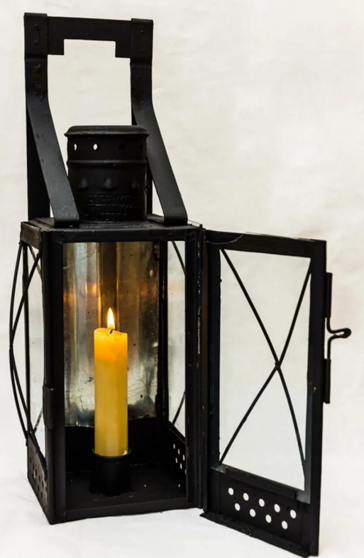 Свечной железнодорожный фонарь