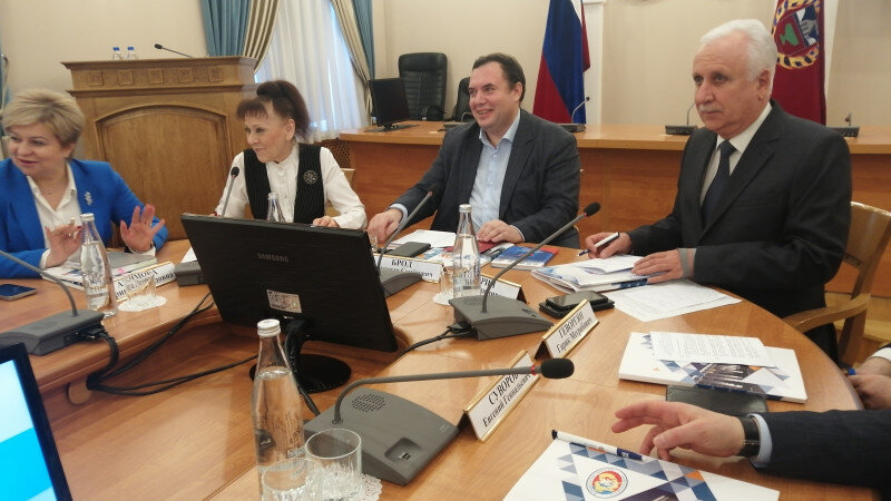     Александр Брод. Круглый стол. Павел Запруднов.