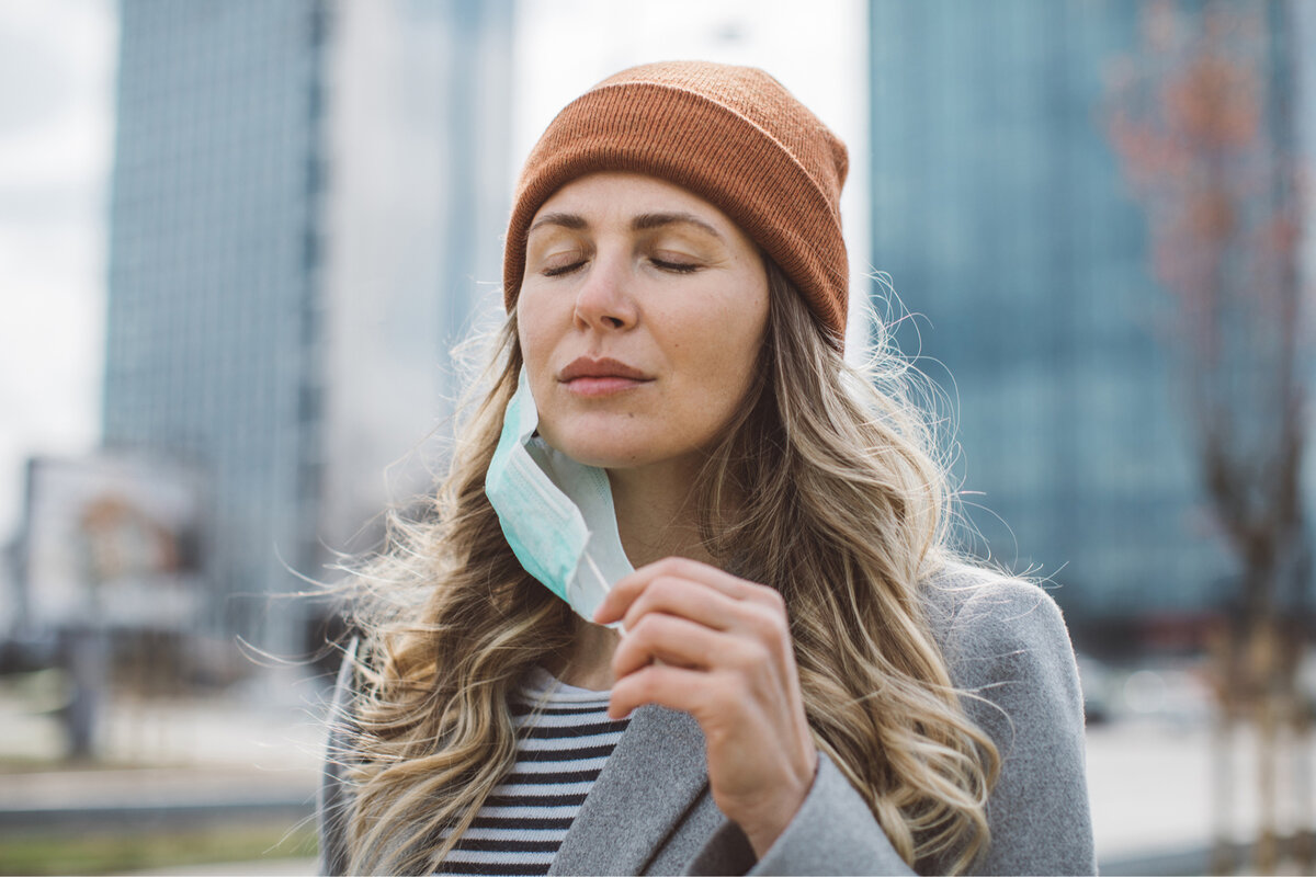    Автор методики использовала дыхательные упражнения, чтобы разрабатывать голос и спасаться от приступов удушья. svetikd/Getty Images