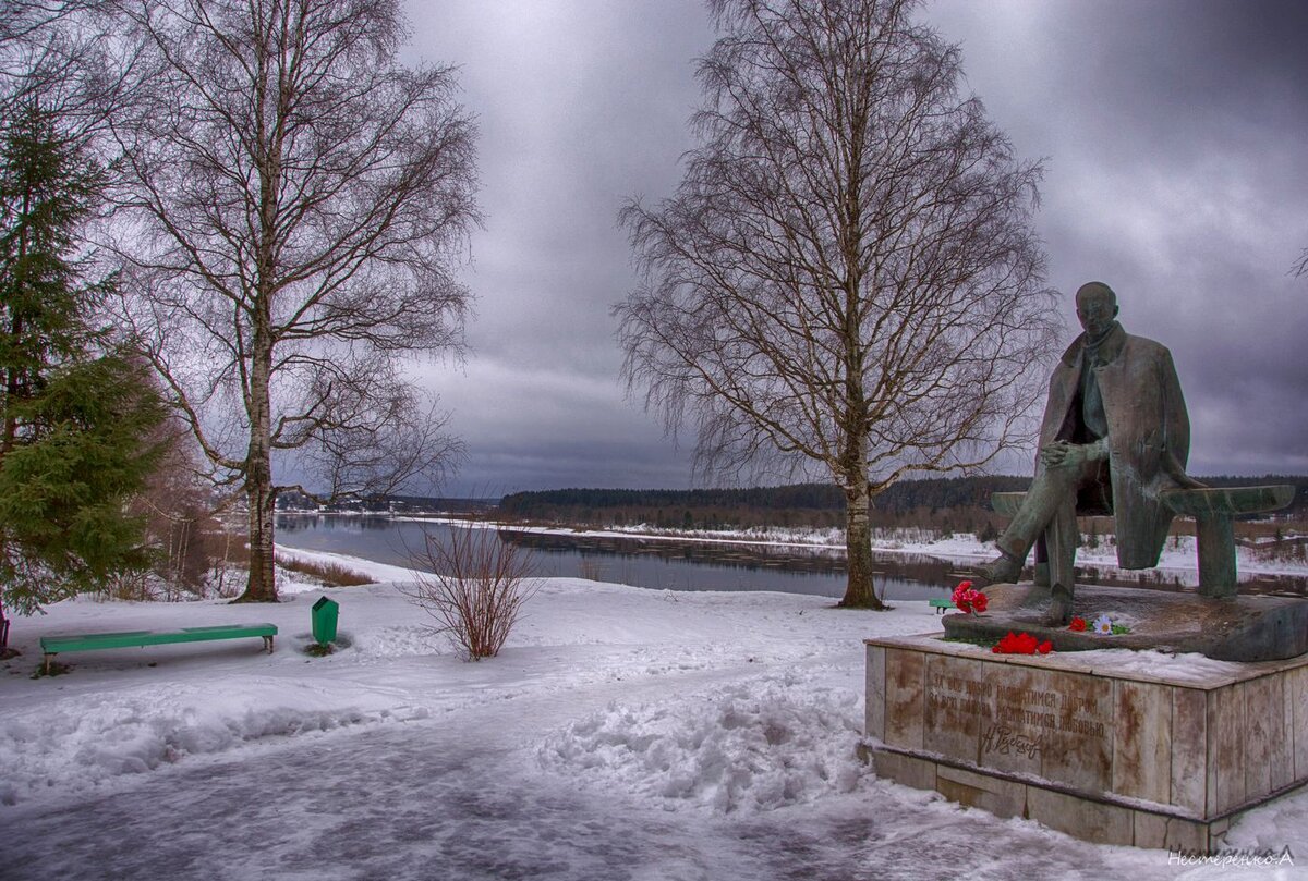 Памятник поэту Николаю Рубцову в г. Тотьме