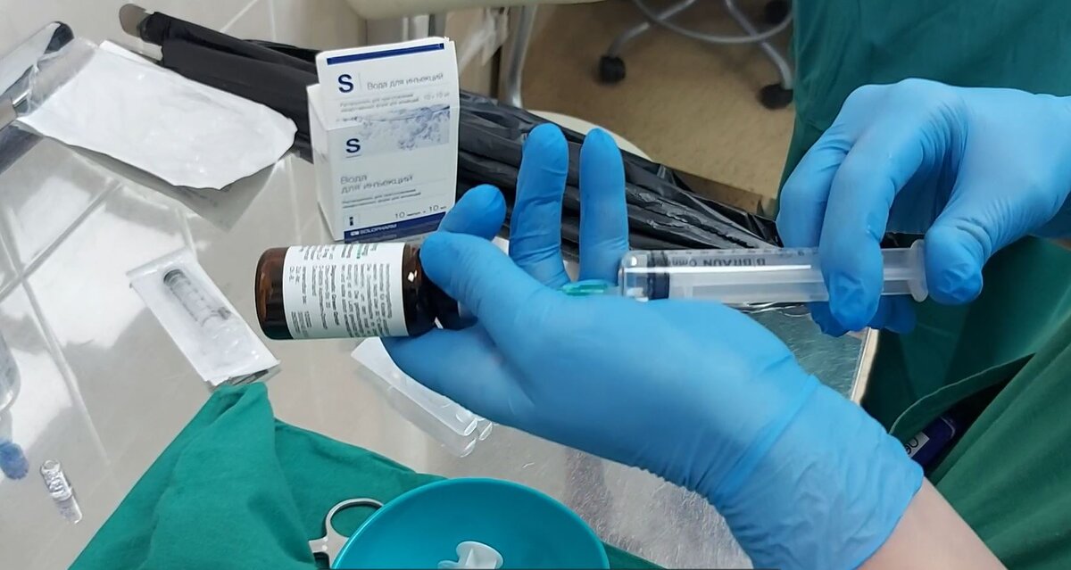 Флуоресцентный краситель индоцианин зелёный был разведён водой для инъекций