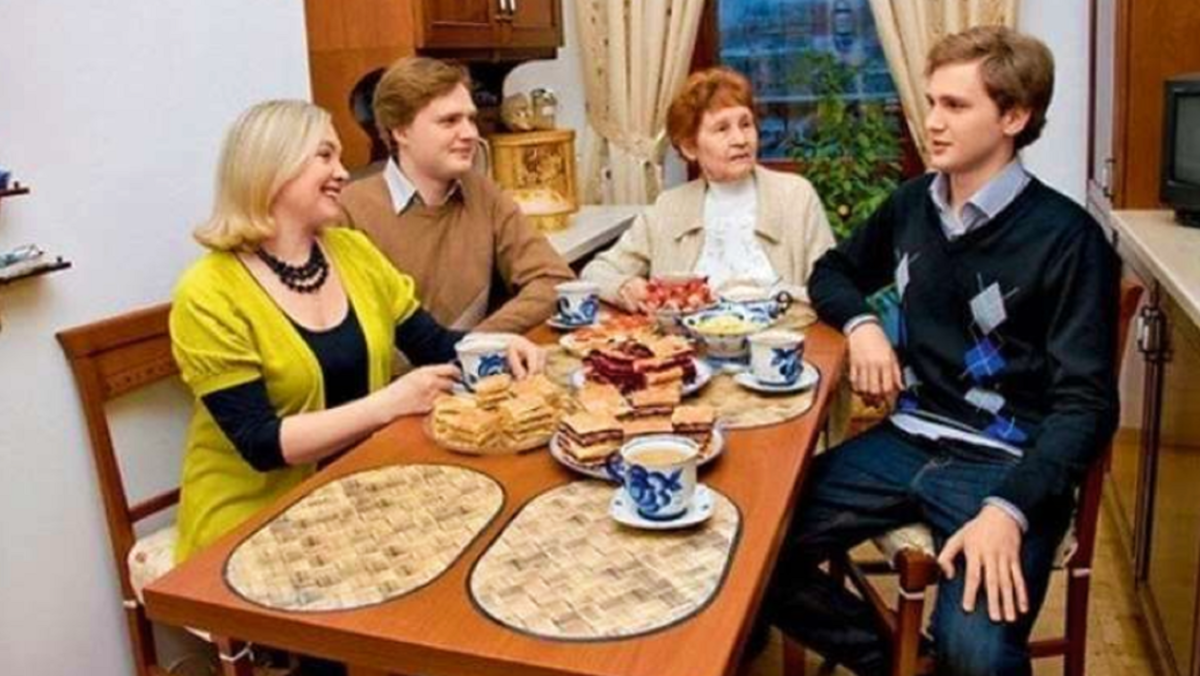 Марина Яковлева с сыновьями и мамой