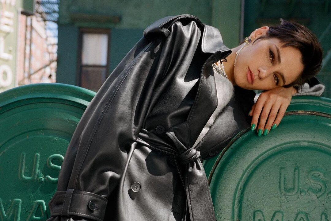     7 стильных тренчей до 15 тысяч рублей, которые никогда не выйдут из моды