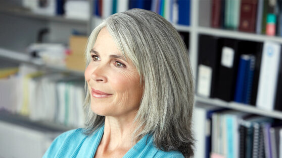    Скроет возраст: парикмахер назвал 2 лучшие стрижки для седых волос Татьяна Сидорова