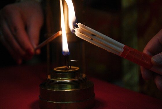    Лампада с Благодатным огнем в аэропорту Внуково