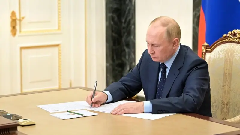 Владимир Путин расширил список получателей выплат. Фото: npoe.ru
