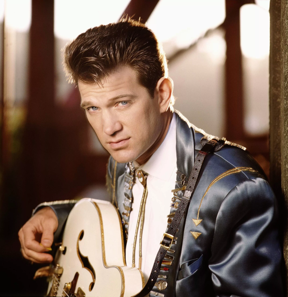 Музыка красивый молодой. Christ Isaak. Chris Isaak 2020.