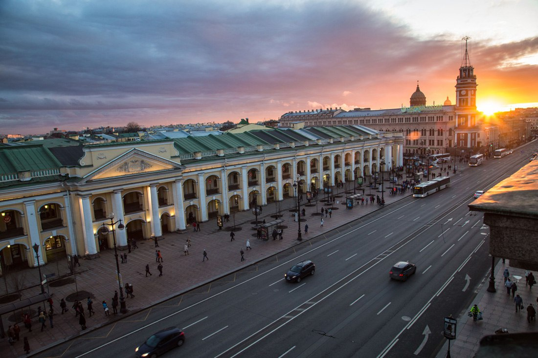 Петербург гостиный двор фото. Петербургский Гостиный двор Растрелли. Санкт-Петербург Гостиный двор Невский проспект. Валлен Деламот Гостиный двор на Невском проспекте. Большого Гостиного двора на Невском проспекте.