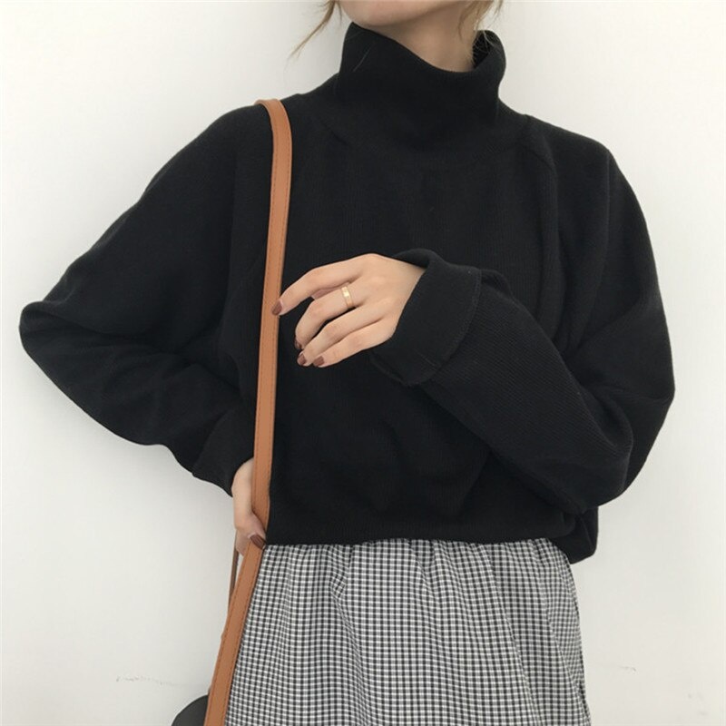 Свитер с горлышком и широкими рукавами