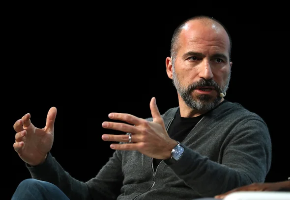 Генеральный директор Uber Дара Хосровшахи выступает во время TechCrunch Disrupt SF 2018 6 сентября 2018 года в Сан-Франциско, штат Калифорния.