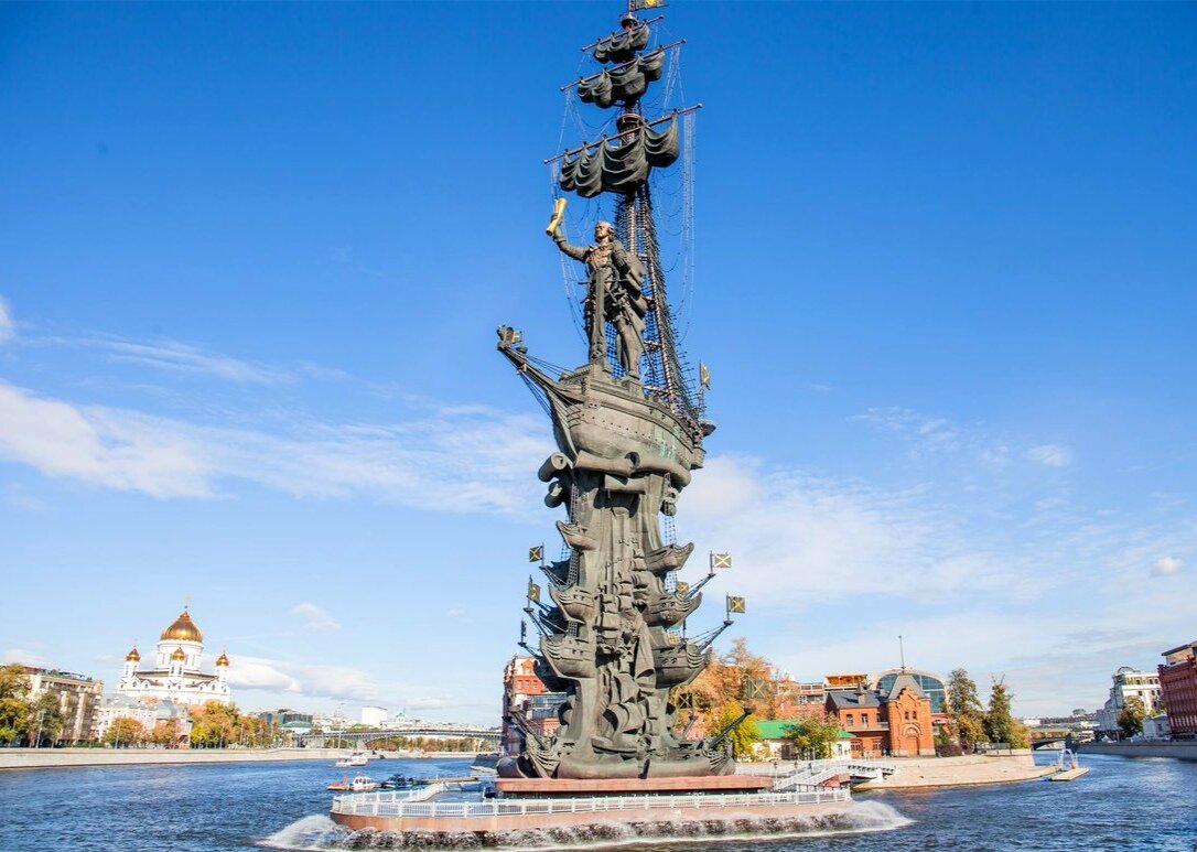 Несуразный памятник Петру I