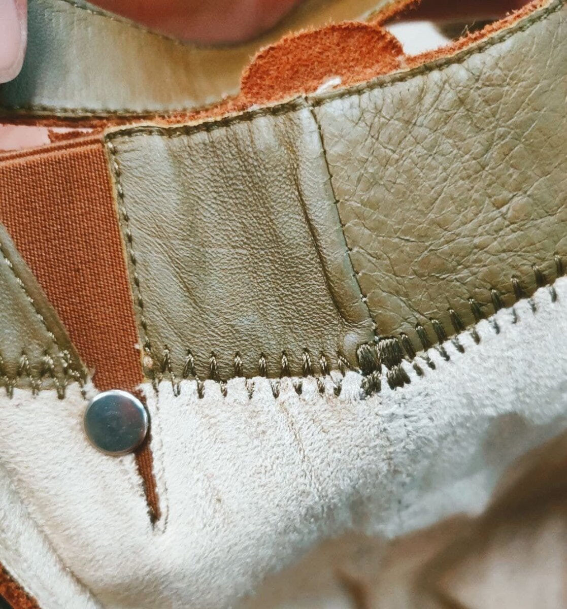 Фото автора. Сапоги из кожи, внутренняя сторона обуви. Несколько видов кожи.