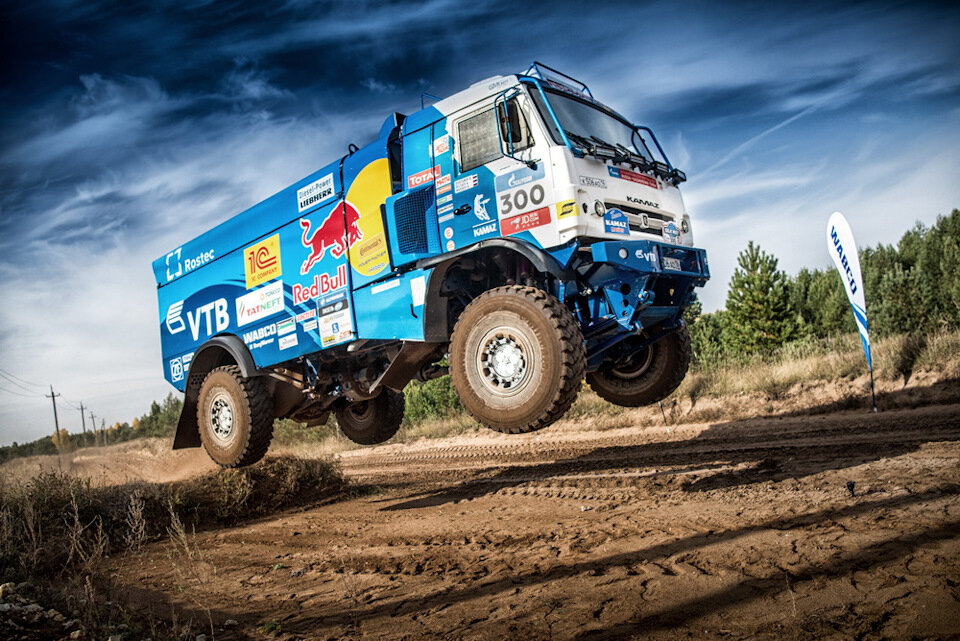 Грузовик команды KAMAZ-MASTER