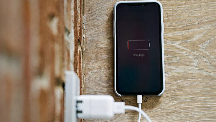 iPhone можно заряжать как угодно. Запомните это, если не хотите читать всё