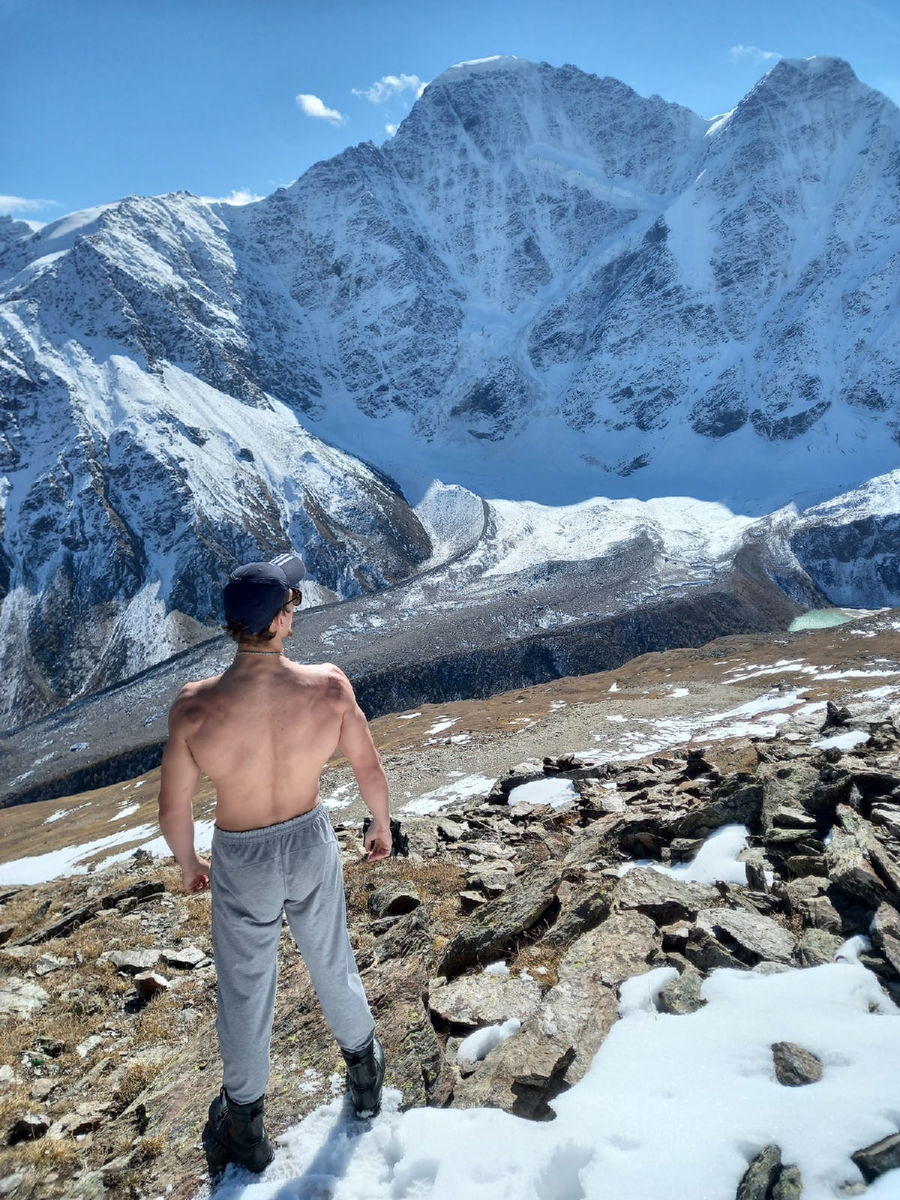 Моя форма, высоко в горах