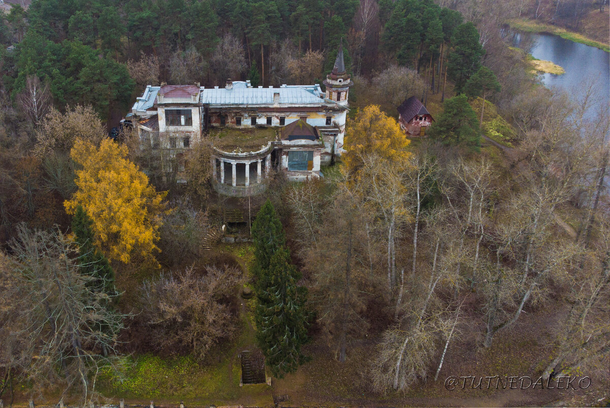Фото усадьбы с воздуха и с земли. 