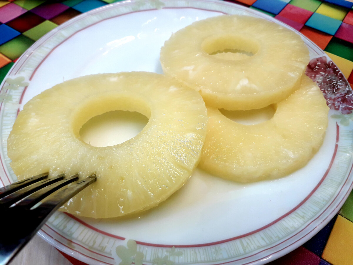 Друзья! Угощайтесь Ананасами кольцами и кусочками в легком сиропе!