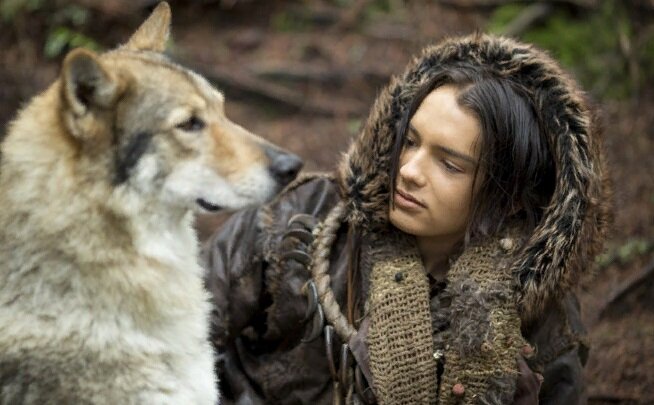 Кроманьонцы первыми из людей начали эпоху симбиозов с другими видами. Кадр из фильма "Альфа". (Альберт Хьюз)