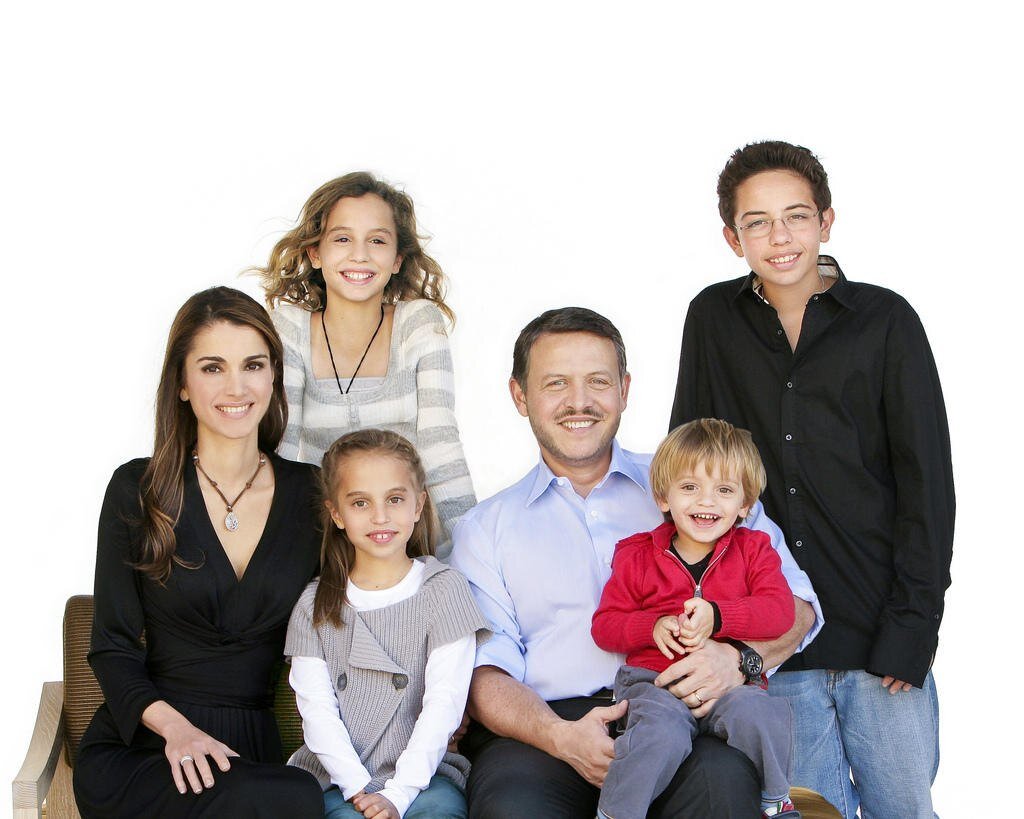 Семья трое детей. Ребенок в семье. Что известно о его семье. Однодетная семья. Портрет большой семьи.