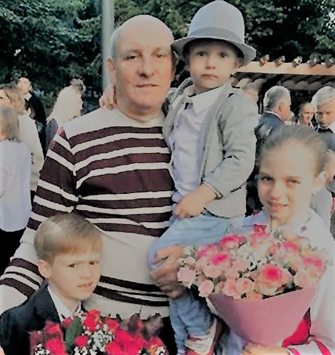 Родители александры трусовой фото. Отец саши трусовой. Отец саши трусовой. Родители александры трусовой фото. Папа александры трусовой.