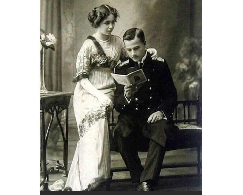 Семейный портрет молодой пары. К сожалению, фото Разнатовских не найдено. Источник фото https://www.liveinternet.ru/users/5674892/post466713539/