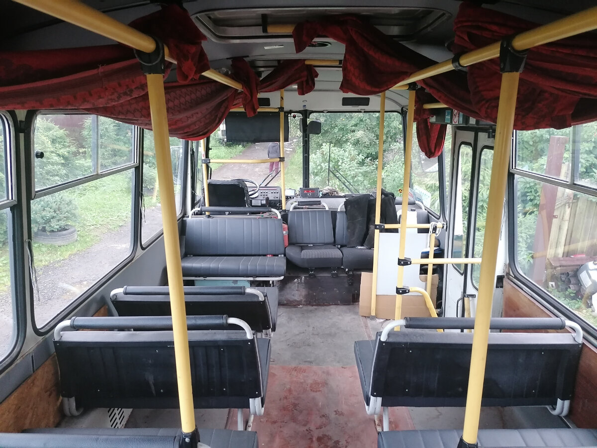 Автобус ПАЗ 3206 внутри после покупки (спереди). Фото автора. 