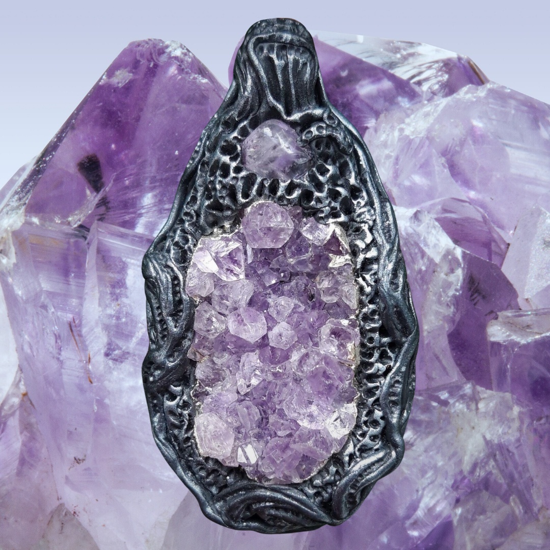 Кулон с друзой аметиста "Purple Mounts", 2500р. со скидкой 42% вместо 4300р.