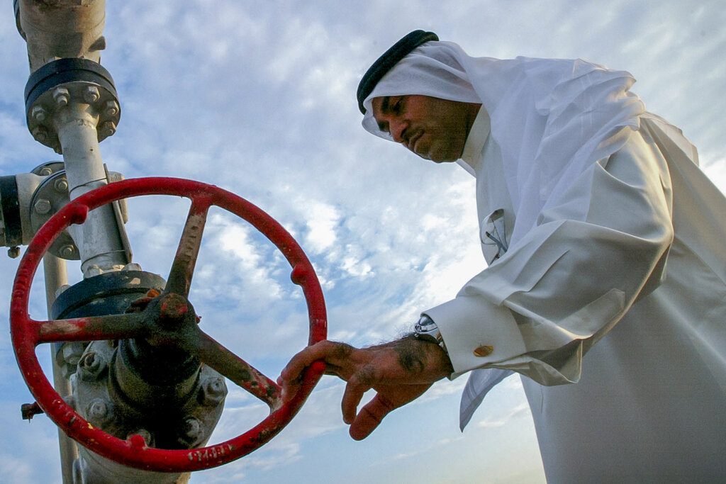 Саудовская аравия какая нефть. Объединённые арабские эмираты добыча нефти. Саудовская Аравия нефтедобыча. Арабы и нефть. Шейх нефть.