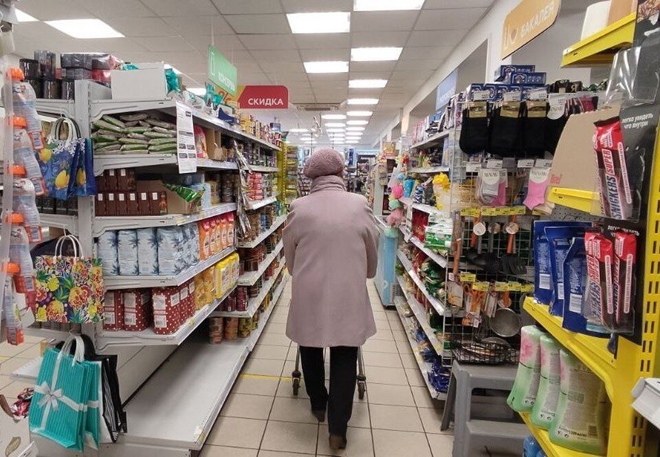     е все продукты лежат на полках в достаточном количестве Евгений КОТМЫШЕВ