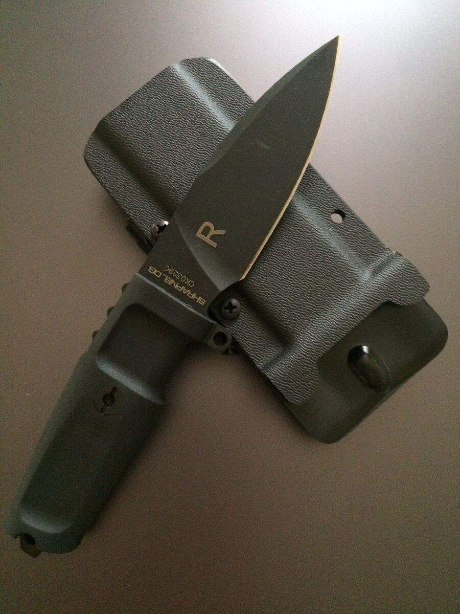 Нож Shrapnel от Extrema Ratio. Общий вид ножа с ножнами. Авторская фотография.