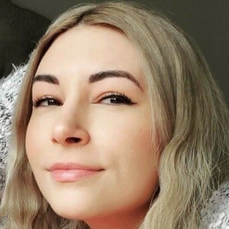 
Наталья Alinity Моголлон:«Илон Маск, пожалуйста, купи Twitch и расскажи нам, за что забанили DrDisRespect».