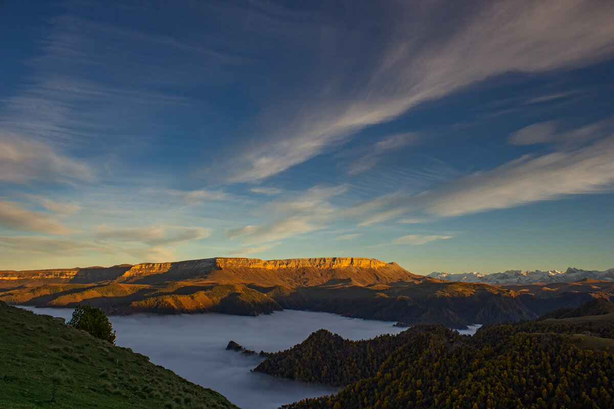 Плато Канжол и облачный фьорд