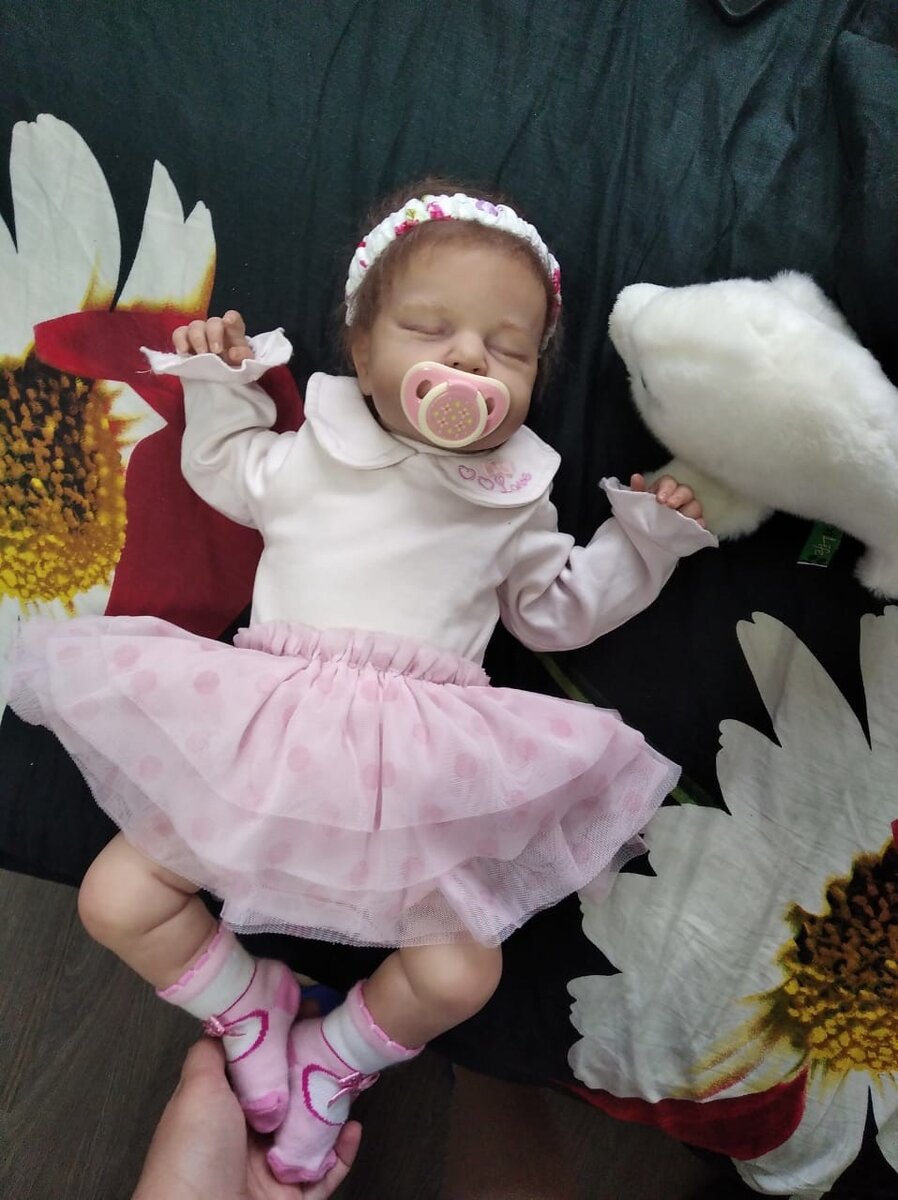 Реборн. Ещё в детстве, когда впервые увидев по телевизору реборна, загорелась мечтой приобрести её и вот спустя десятилетия, она появилась у меня, моя мечта! 