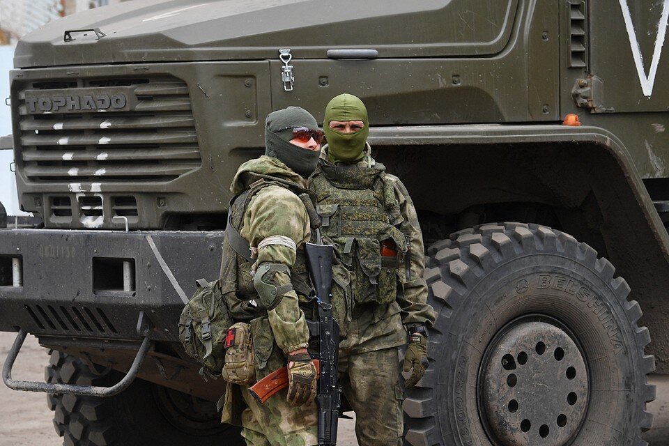     Наши военные замкнули кольцо окружения вокруг Лисичанска  EAST NEWS