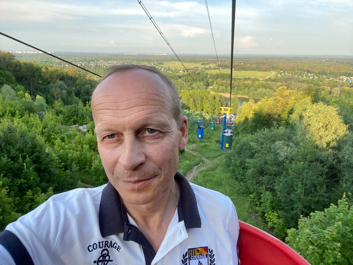 Павел Бочкарев на фуникулере.