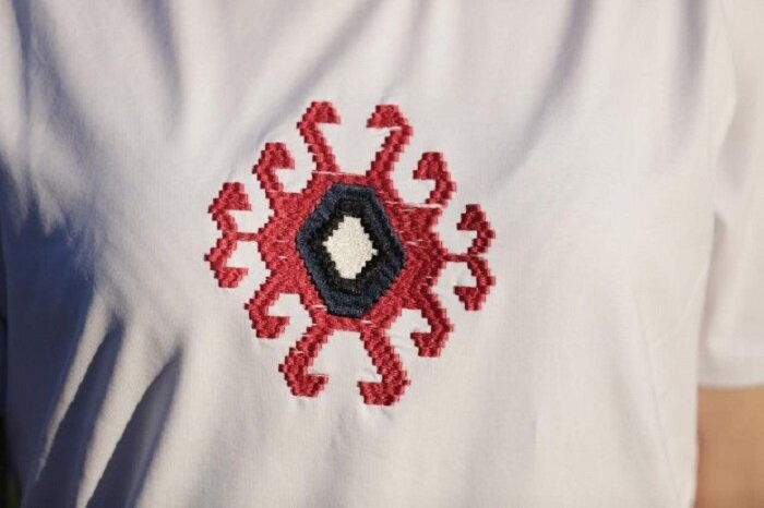 Арцахский бренд «Lyoka's» выступает против всего турецкого: Как можно связать «Татик-Папик» (Бабушка и Дедушка) из турецких ниток? Фоторяд